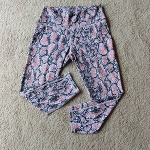 Fabletics M printed 3/4 th leggings